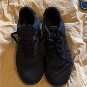 BLACK NIKE AIR GREAT CONDITION